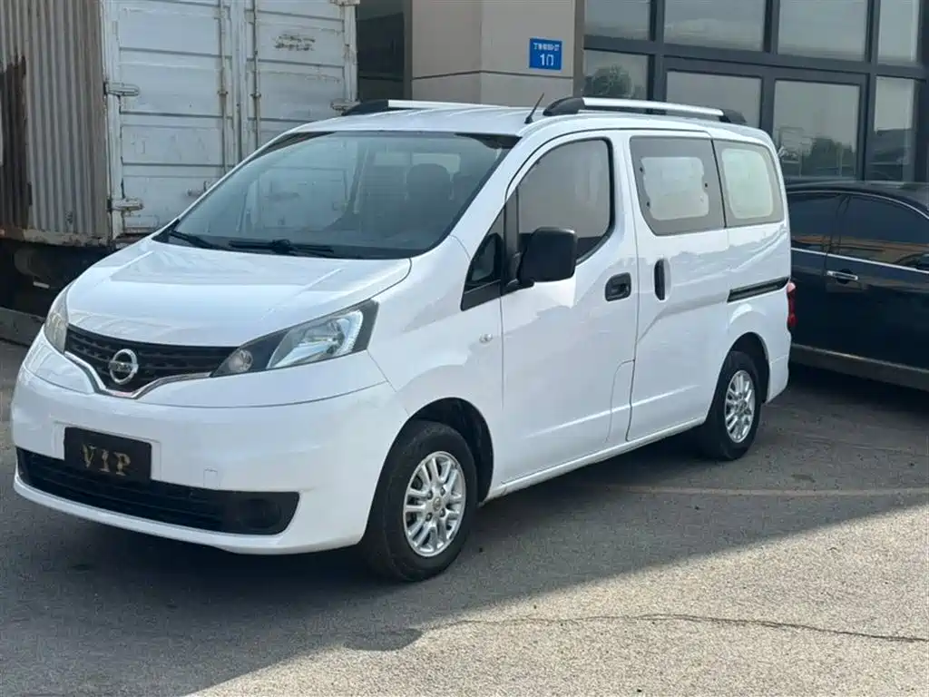 Nissan NV200 2012 — фото 1