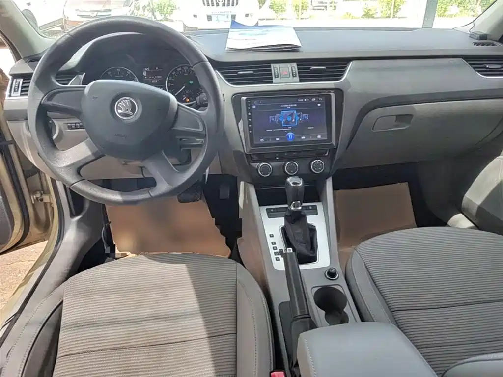 Skoda Octavia 2015 — фото 10