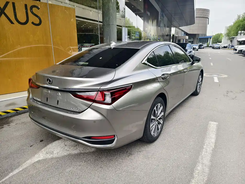 Lexus ES 2023 — фото 4