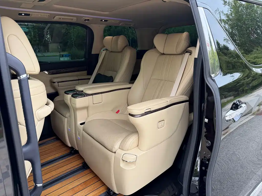 Toyota Alphard 2022 — фото 13