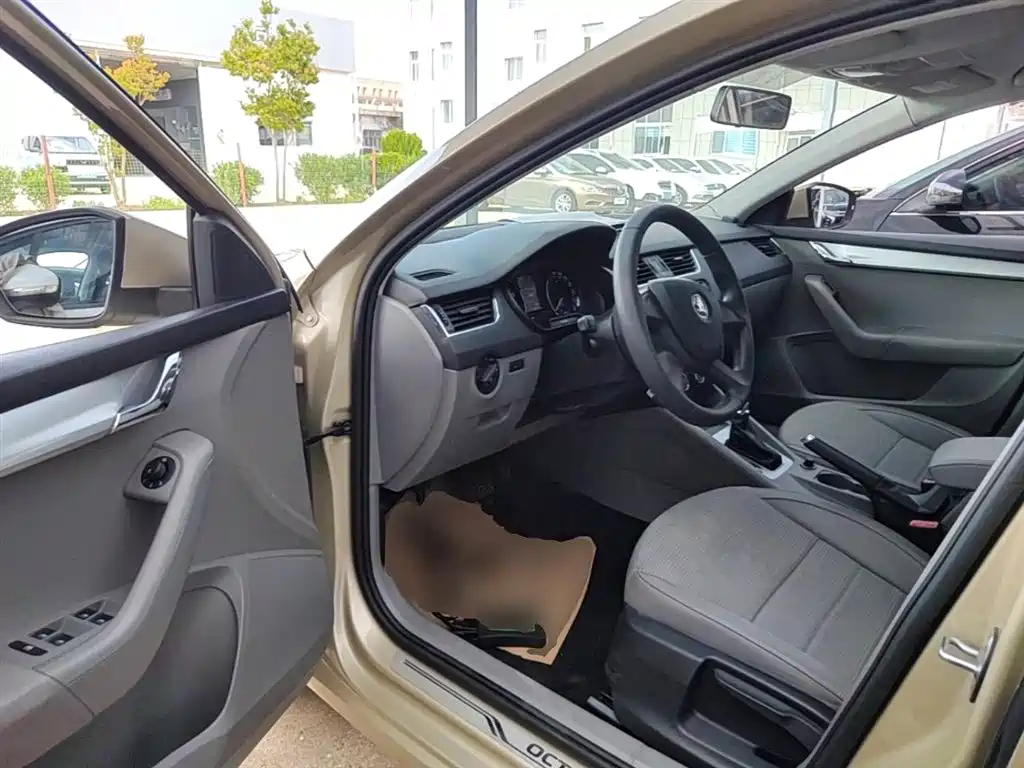Skoda Octavia 2015 — фото 16