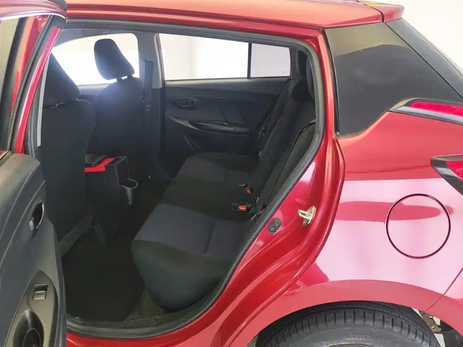 Toyota Yaris L 2018 — фото 11