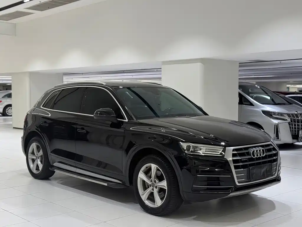 Audi Q5L 2021 — фото 1