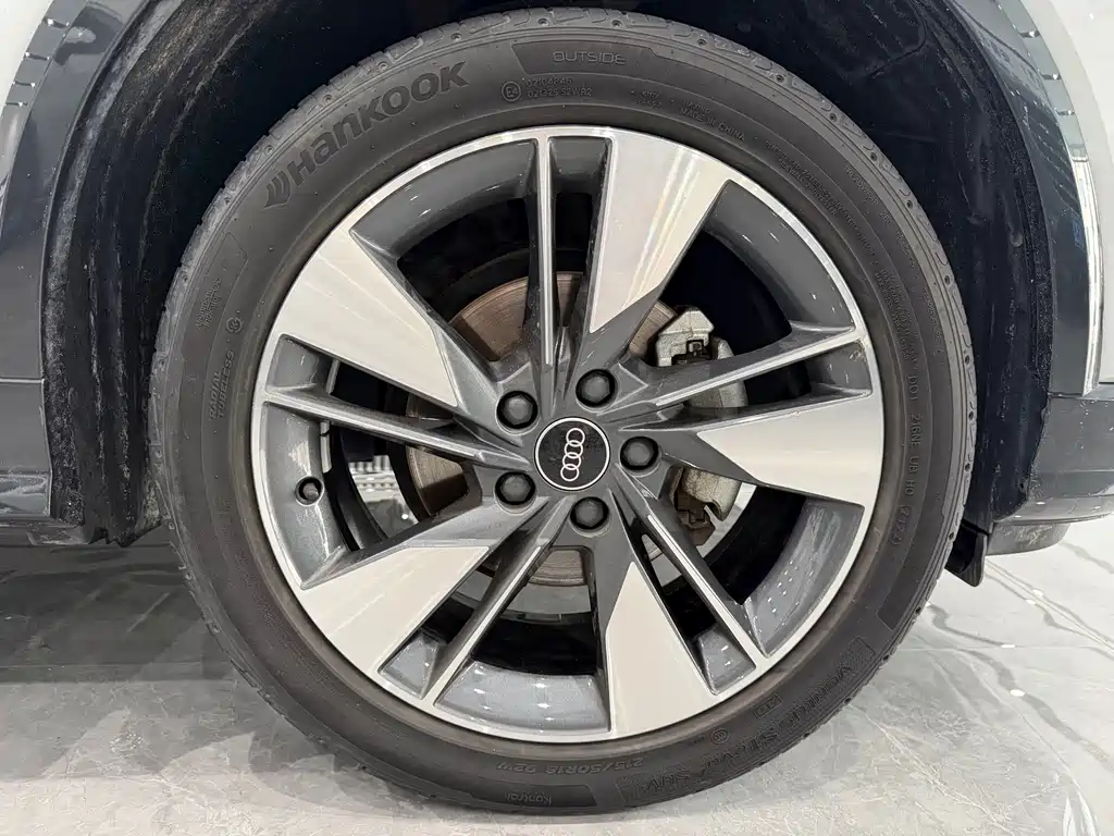 Audi Q2L 2023