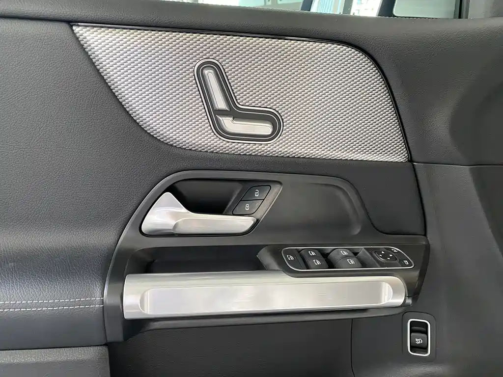 Mercedes-Benz GLB 2023