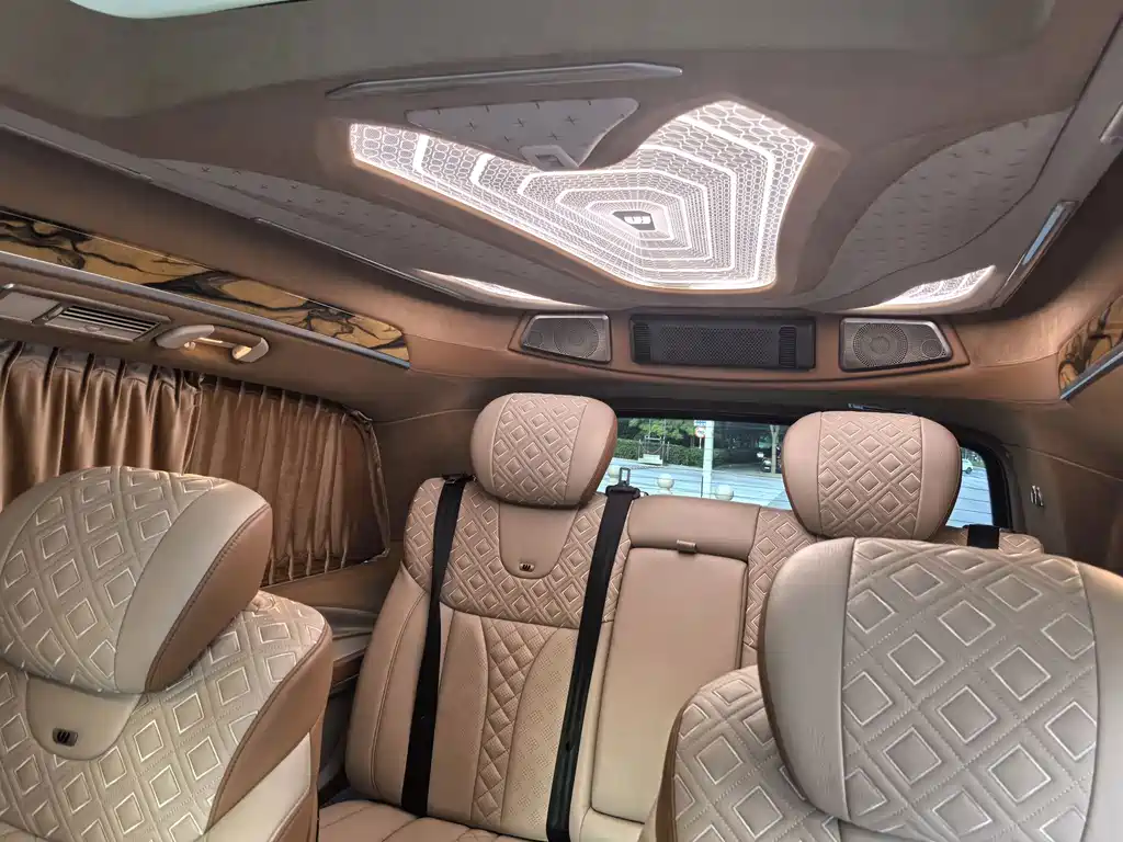 Mercedes-Benz V-Class 2020 — фото 20