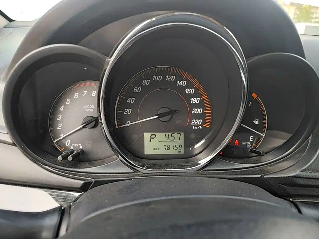 Toyota Yaris L 2020 — фото 12