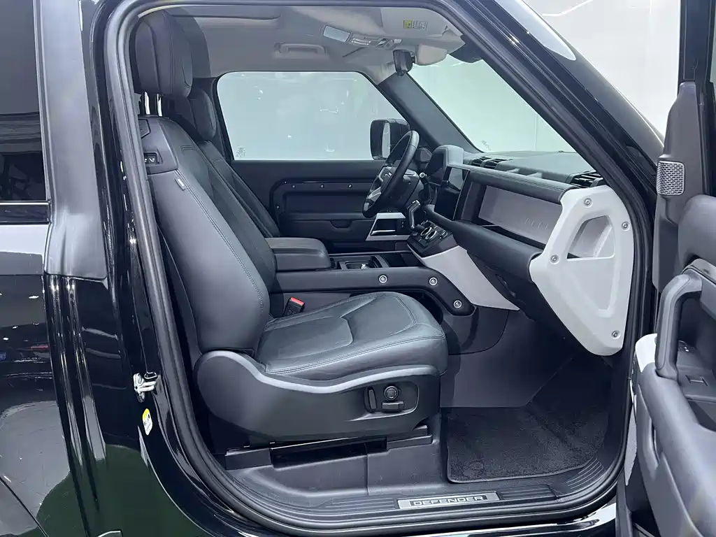 Land Rover Defender 2023 — фото 13