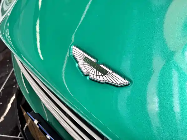 Aston Martin DB11 2019