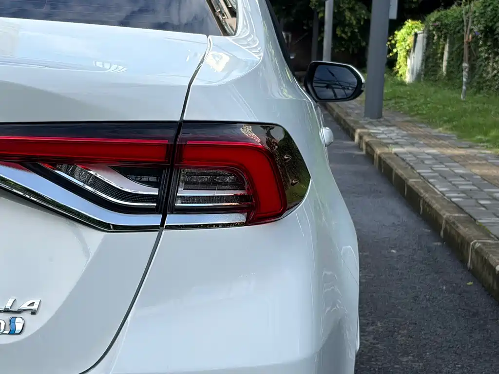 Toyota Corolla 2023 — фото 11