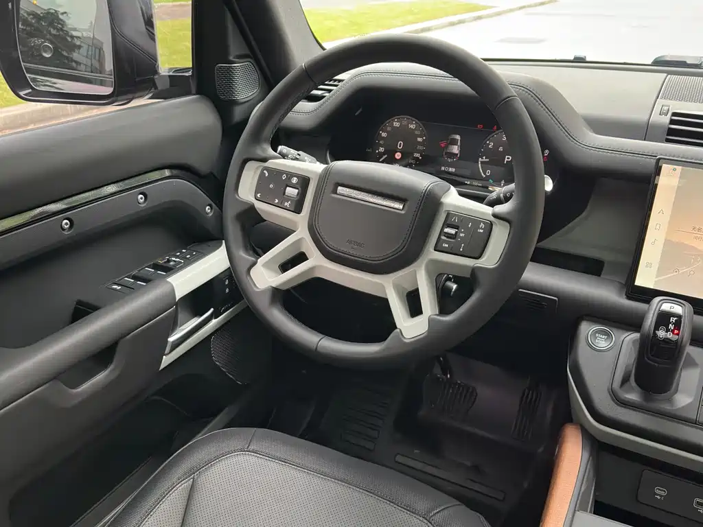 Land Rover Defender 2024 — фото 18