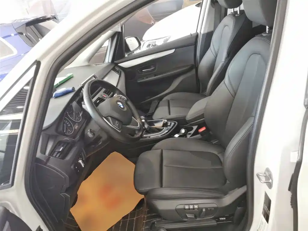 BMW 2 Series Active Tourer 2017 — фото 15