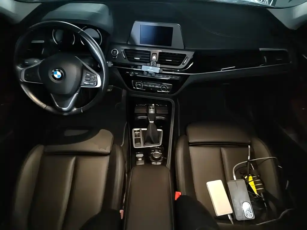BMW 1 Series 2018 — фото 10