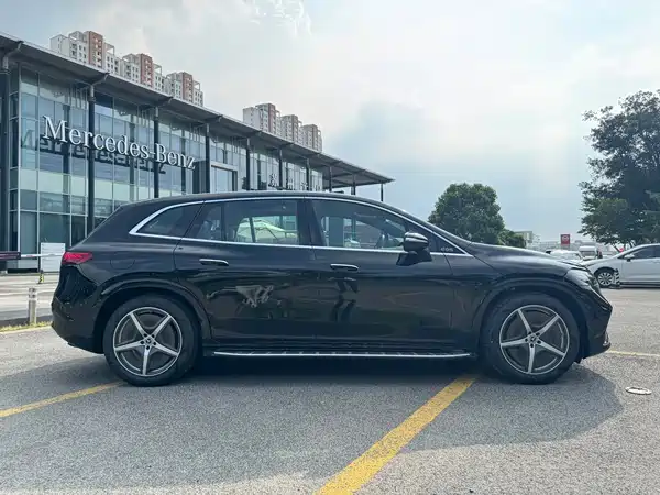 Mercedes-Benz EQS SUV 2026