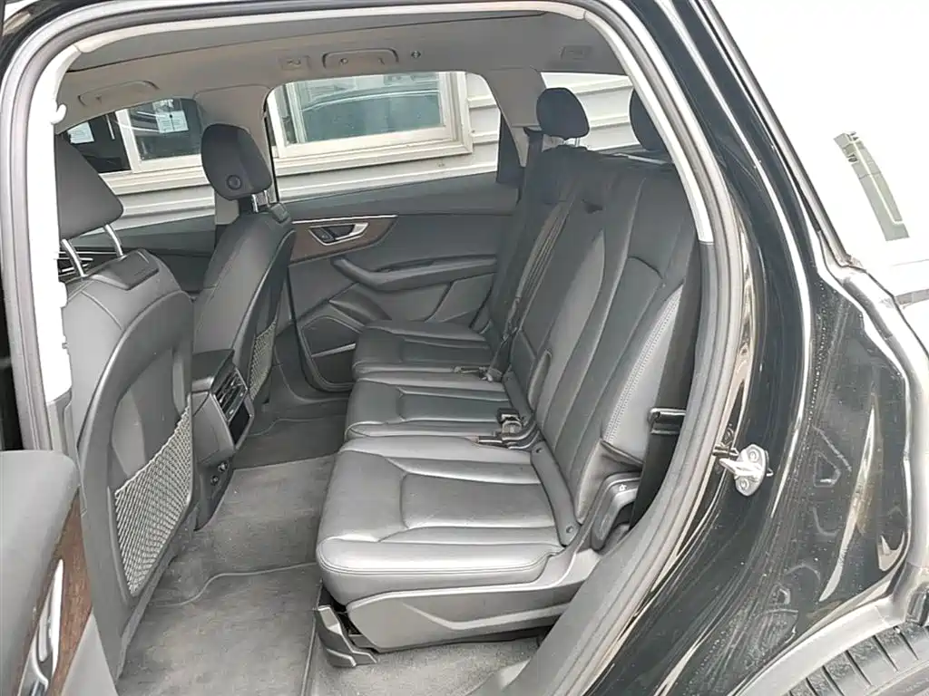 Audi Q7 2023 — фото 24