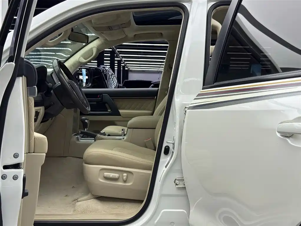 Toyota Land Cruiser 2020 — фото 8