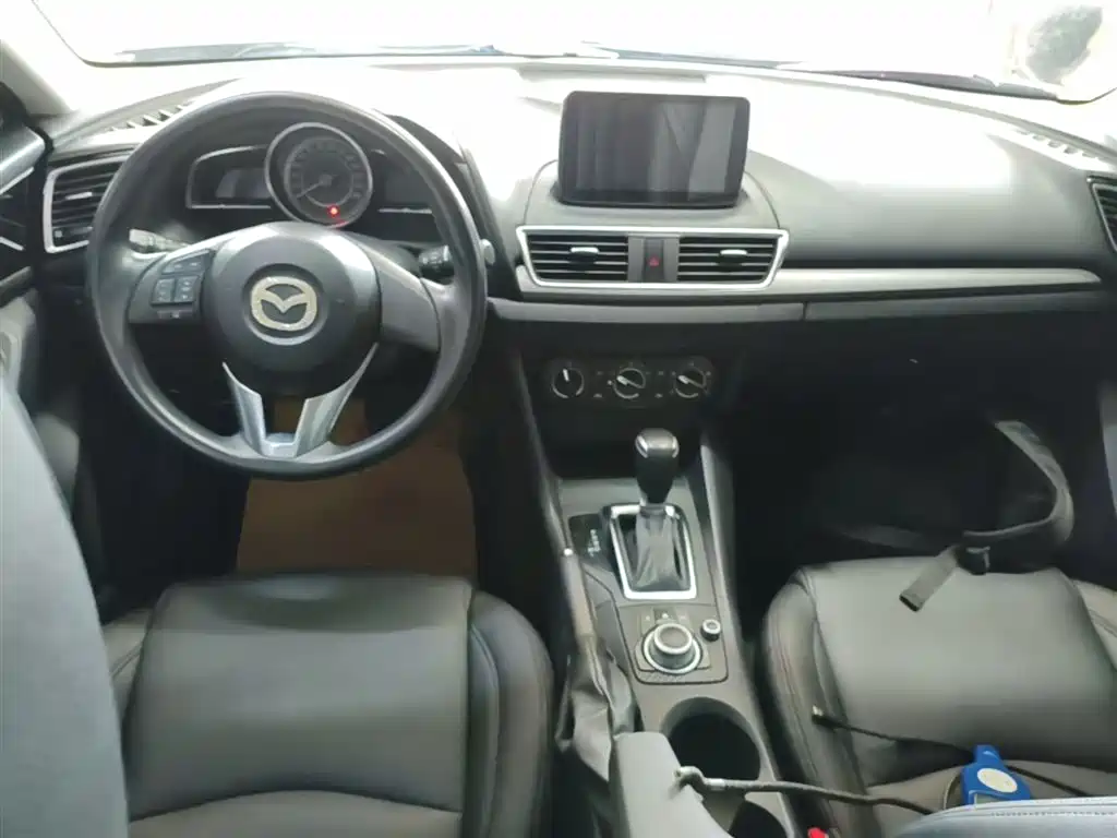 Mazda 3 Axela 2017 — фото 10