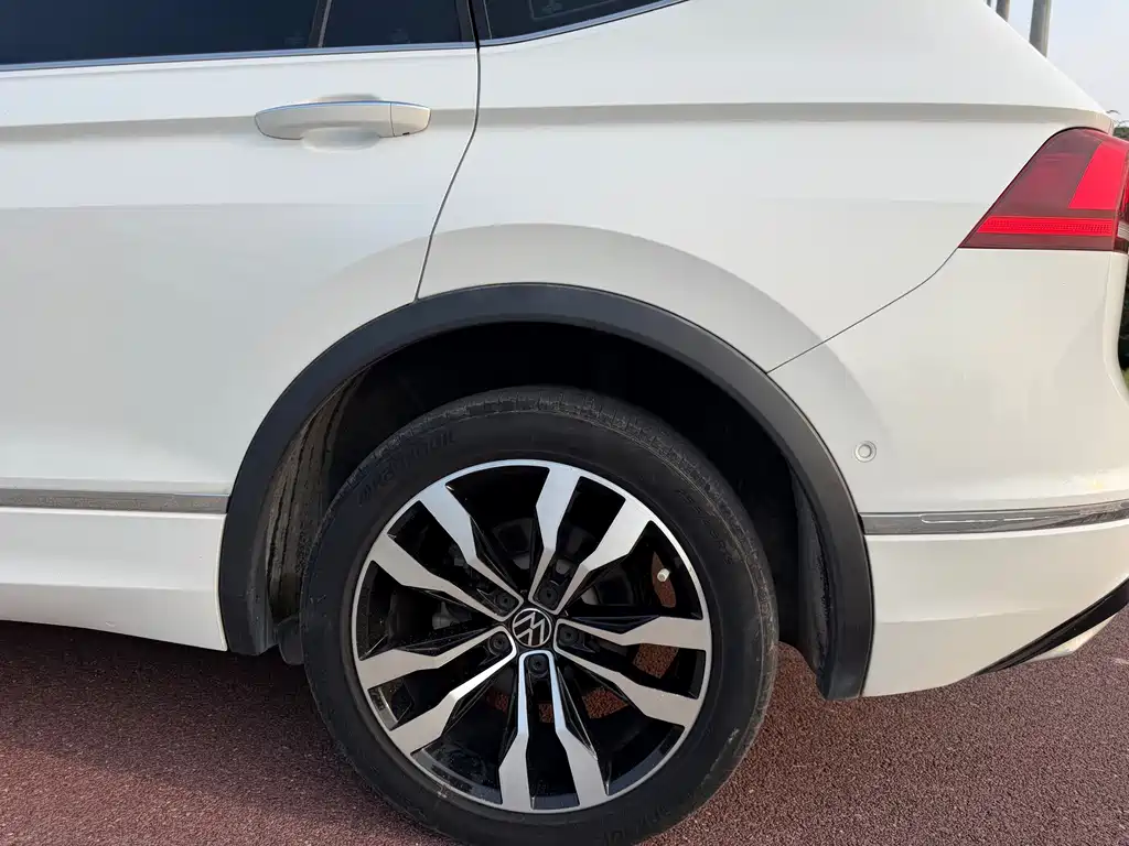 Volkswagen Tiguan L 2021 — фото 24