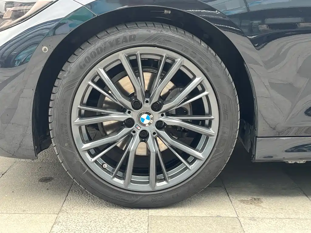 BMW 3 Series 2019 — фото 10