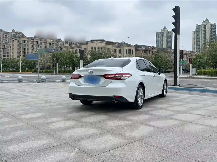Toyota Camry 2022 — фото 13