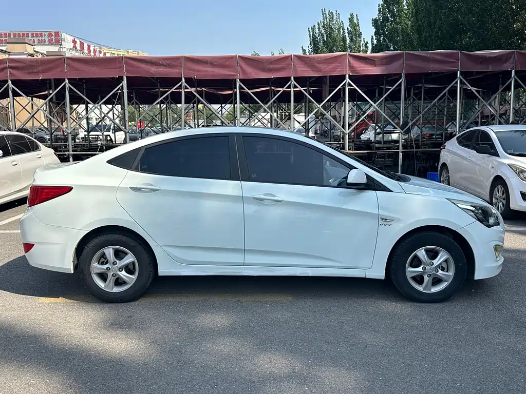 Hyundai Verna 2016 — фото 8