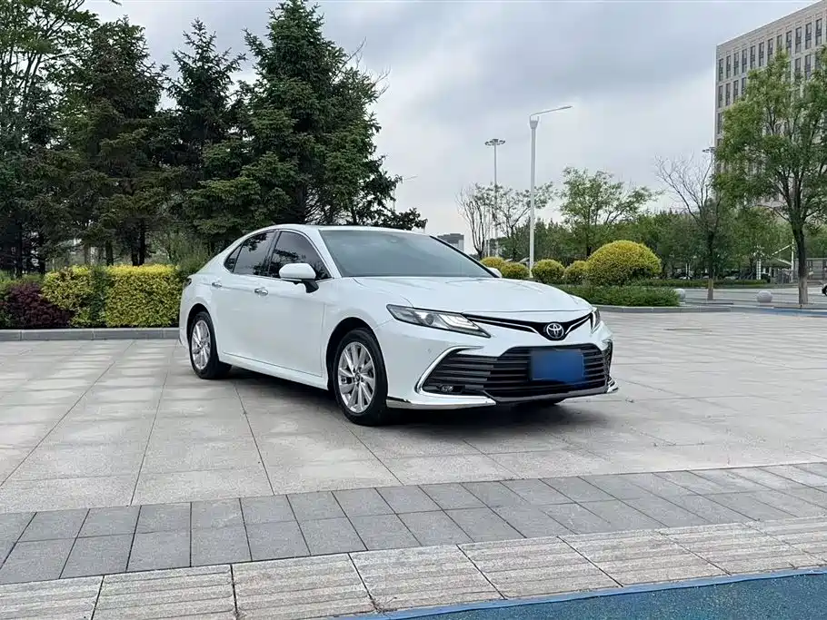 Toyota Camry 2022 — фото 8