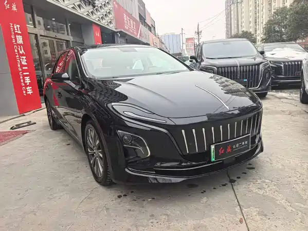 Hongqi E-QM5 2023