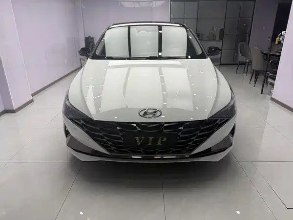 Hyundai Elantra 2022