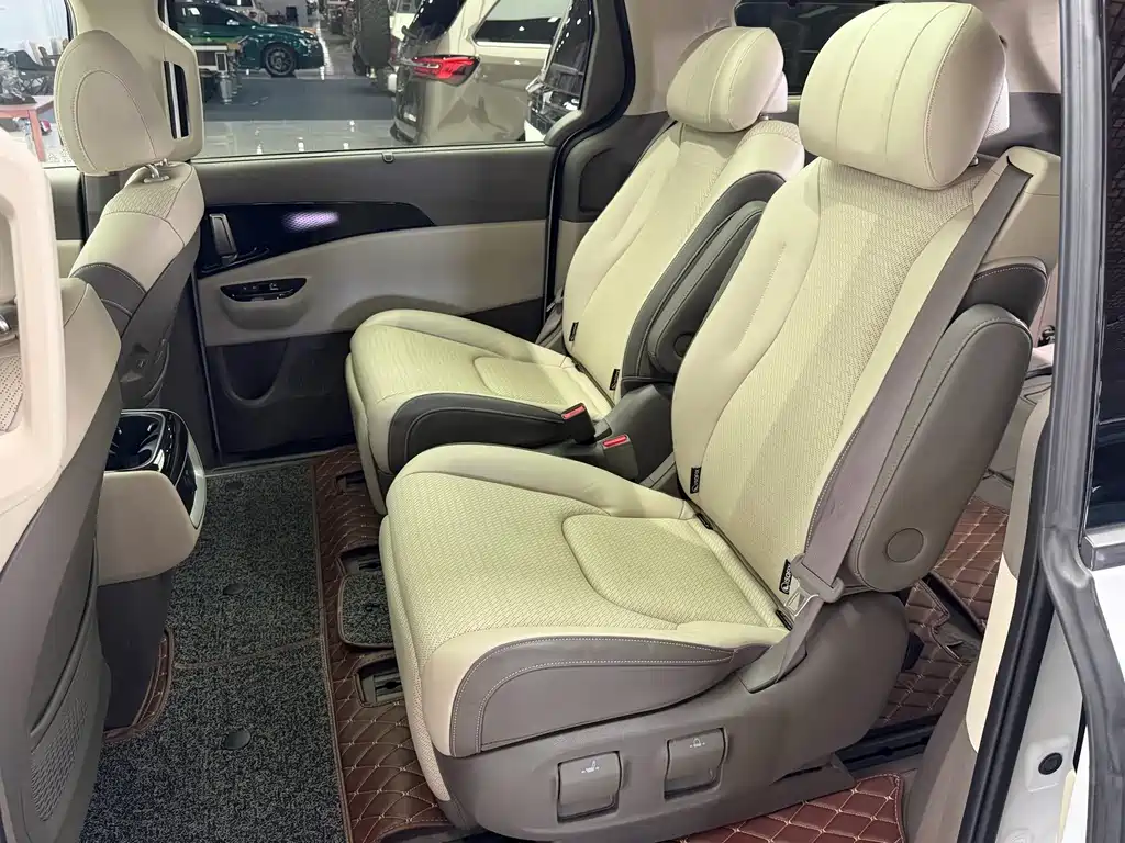 Kia Carnival 2022 — фото 17