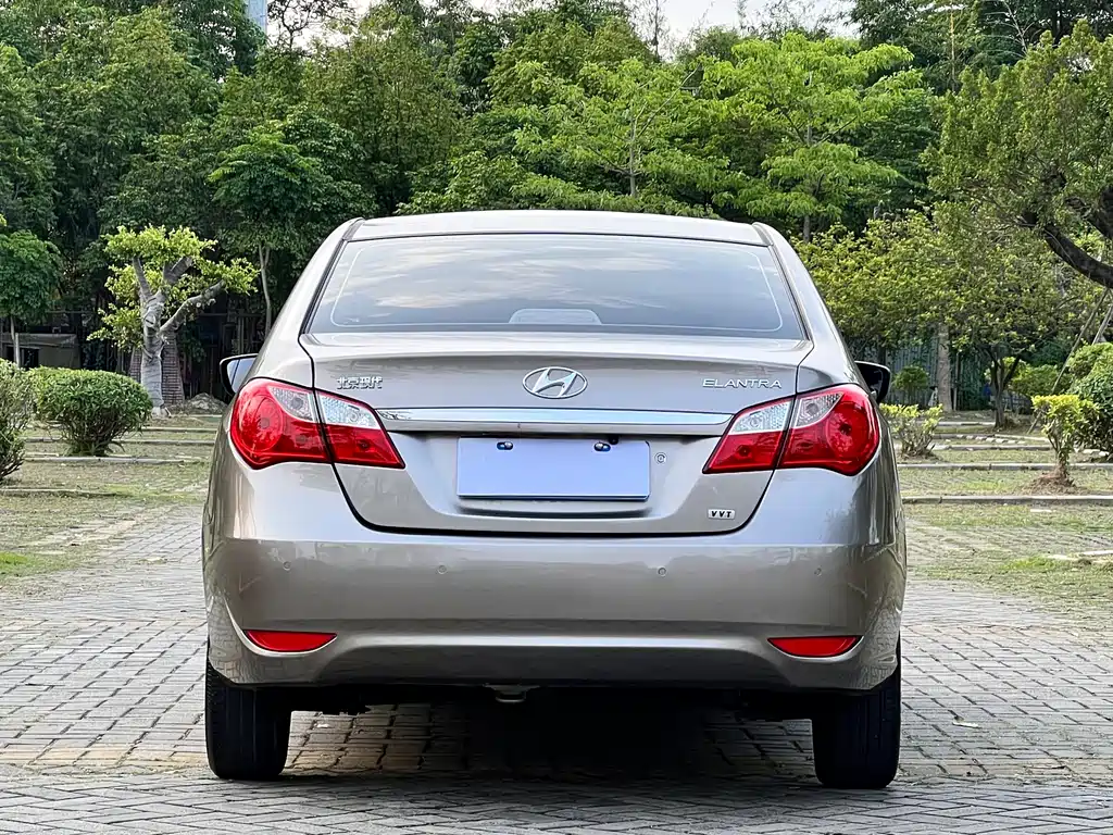 Hyundai Elantra 2014 — фото 5