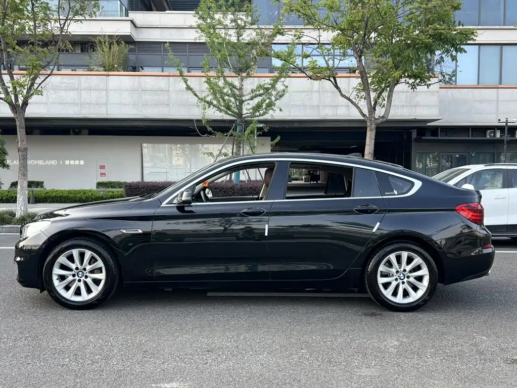 BMW 5 Series GT 2014 — фото 18
