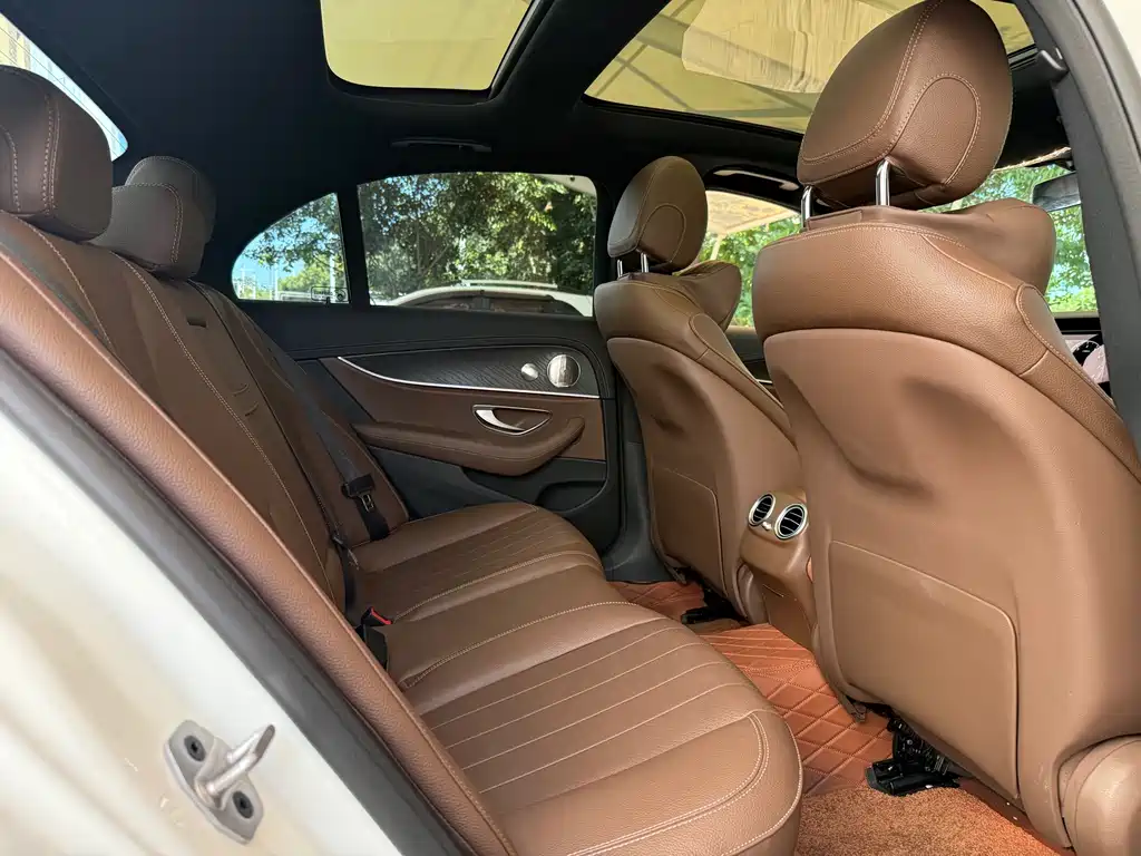 Mercedes-Benz E-Class 2023 — фото 11