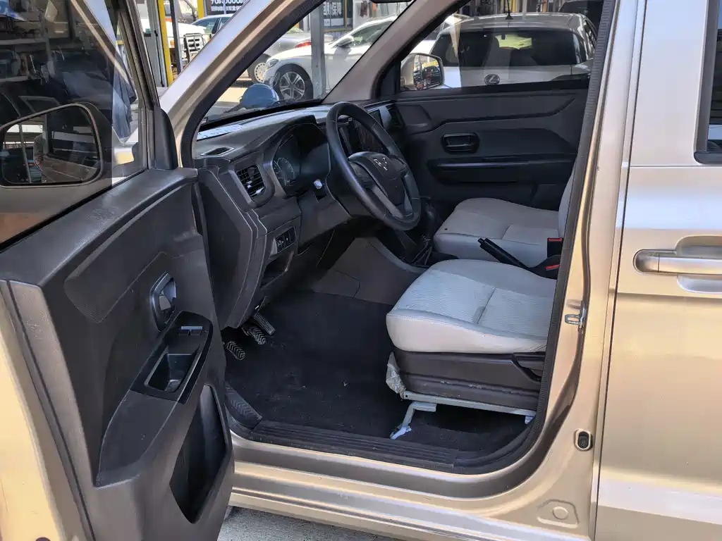 Wuling Hongguang V 2019 — фото 7