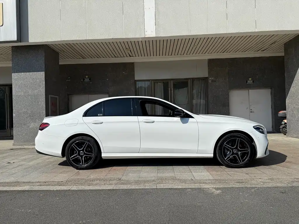 Mercedes-Benz E-Class 2023 — фото 5