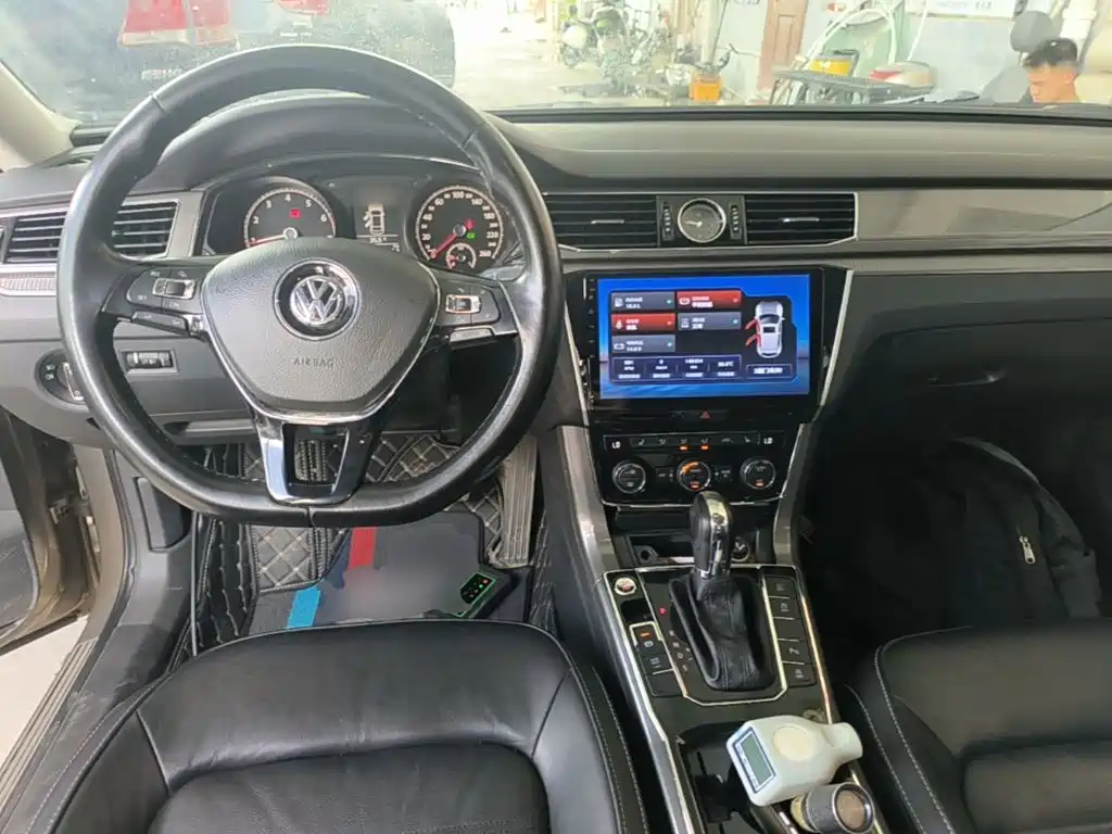 Volkswagen Passat 2017 — фото 10