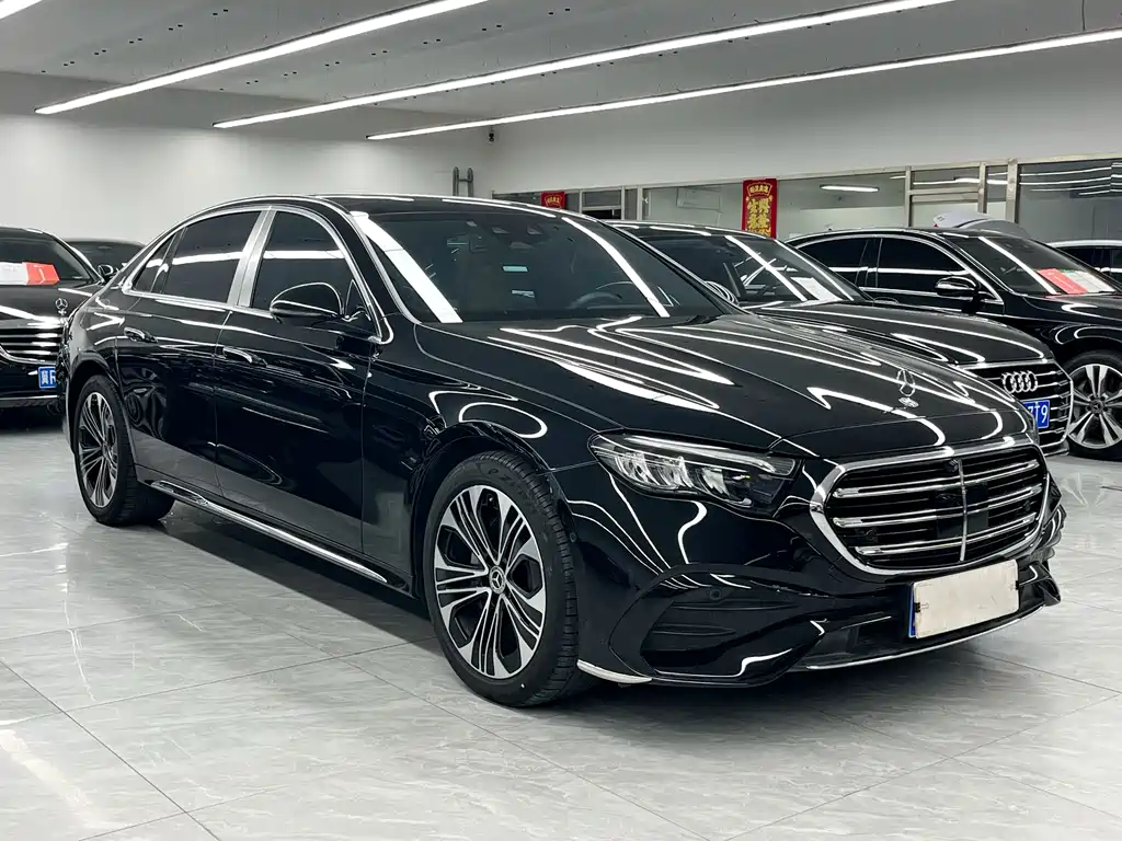Mercedes-Benz E-Class 2025 — фото 3