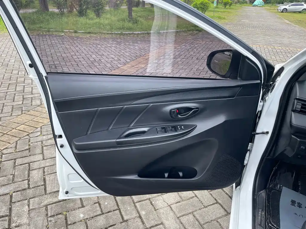 Toyota Yaris L 2019 — фото 21