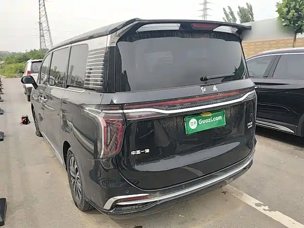 Hongqi HQ9 PHEV 2024