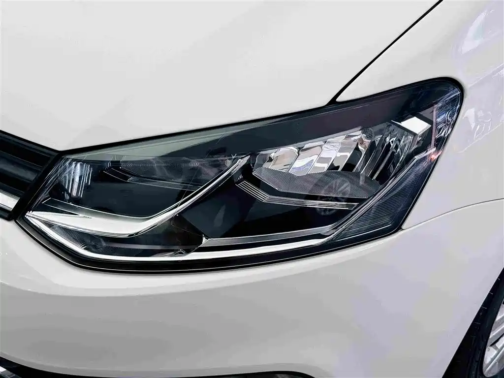 Volkswagen Polo 2016 — фото 11