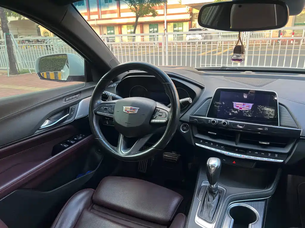 Cadillac CT4 2020 — фото 14