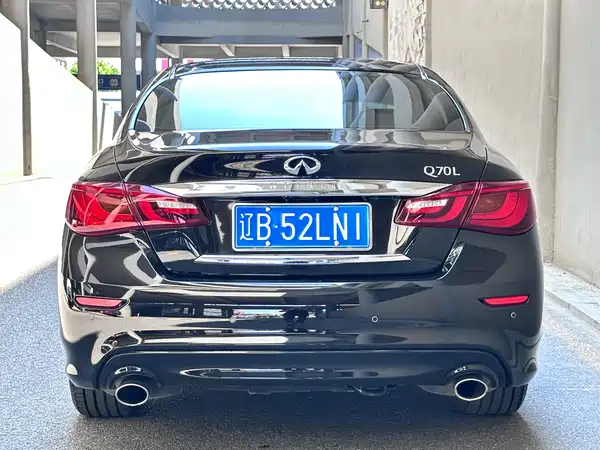 Infiniti Q70 2017