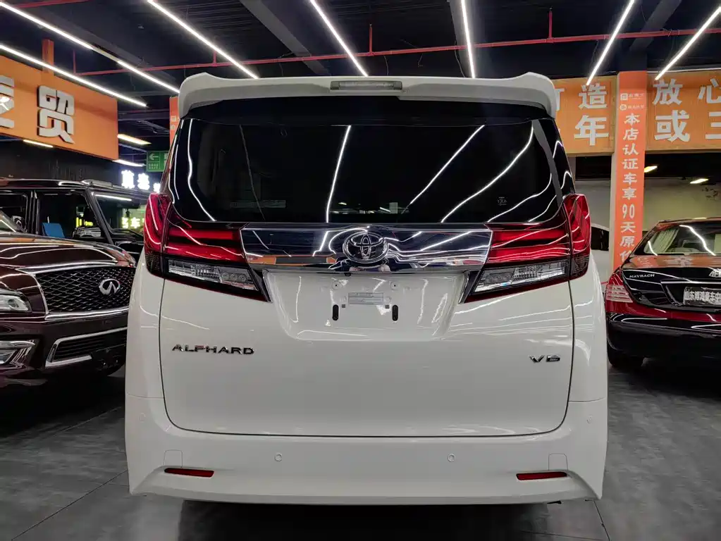 Toyota Alphard 2018 — фото 18