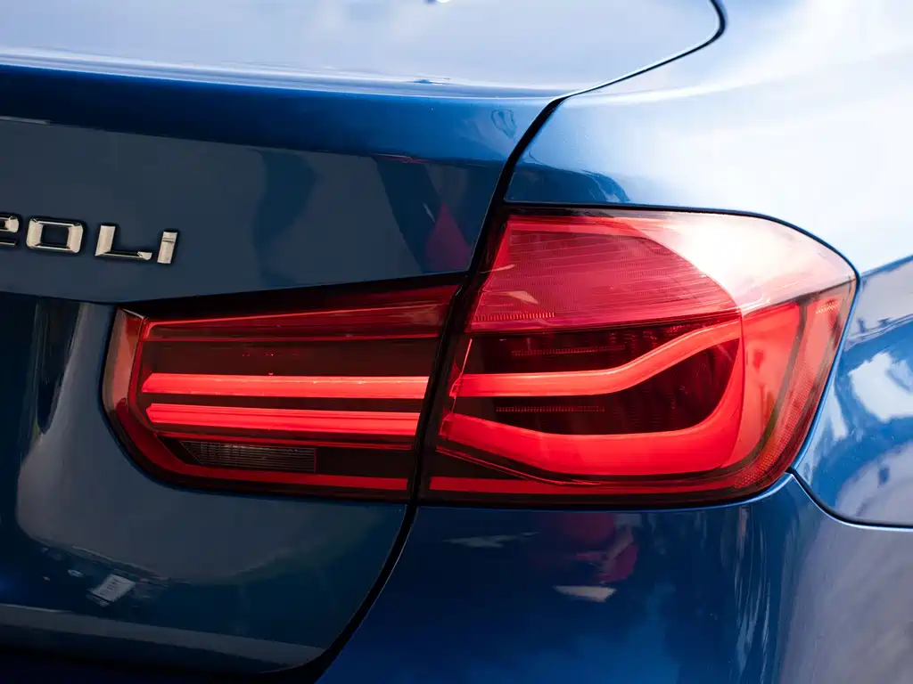 BMW 3 Series 2017 — фото 6
