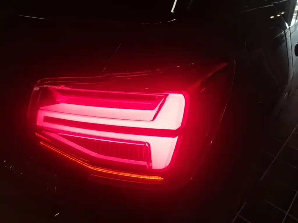 Audi Q2L 2023 — фото 8