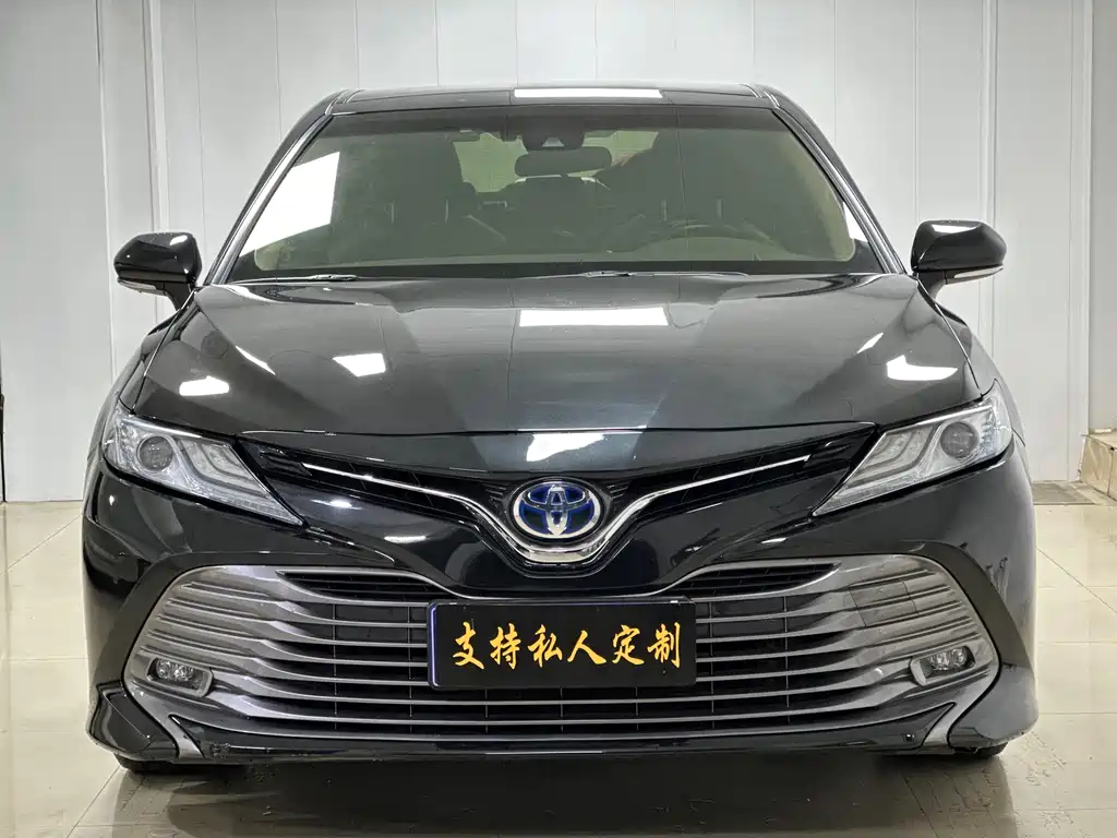 Toyota Camry 2018 — фото 2