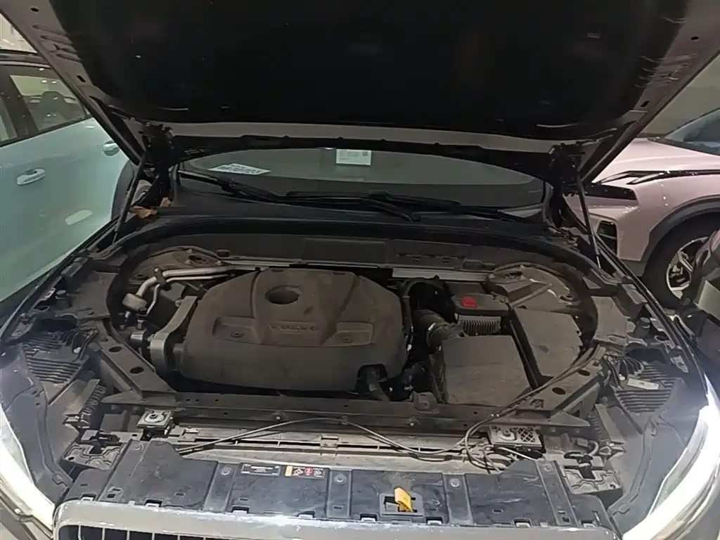 Volvo XC60 2021 — фото 20