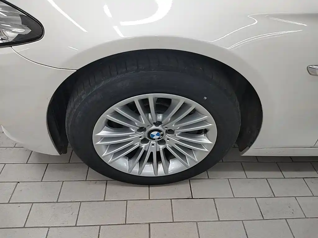 BMW 5 Series 2015 — фото 23