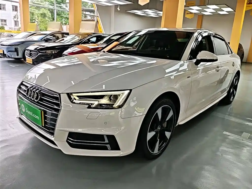 Audi A4L 2017 — фото 1