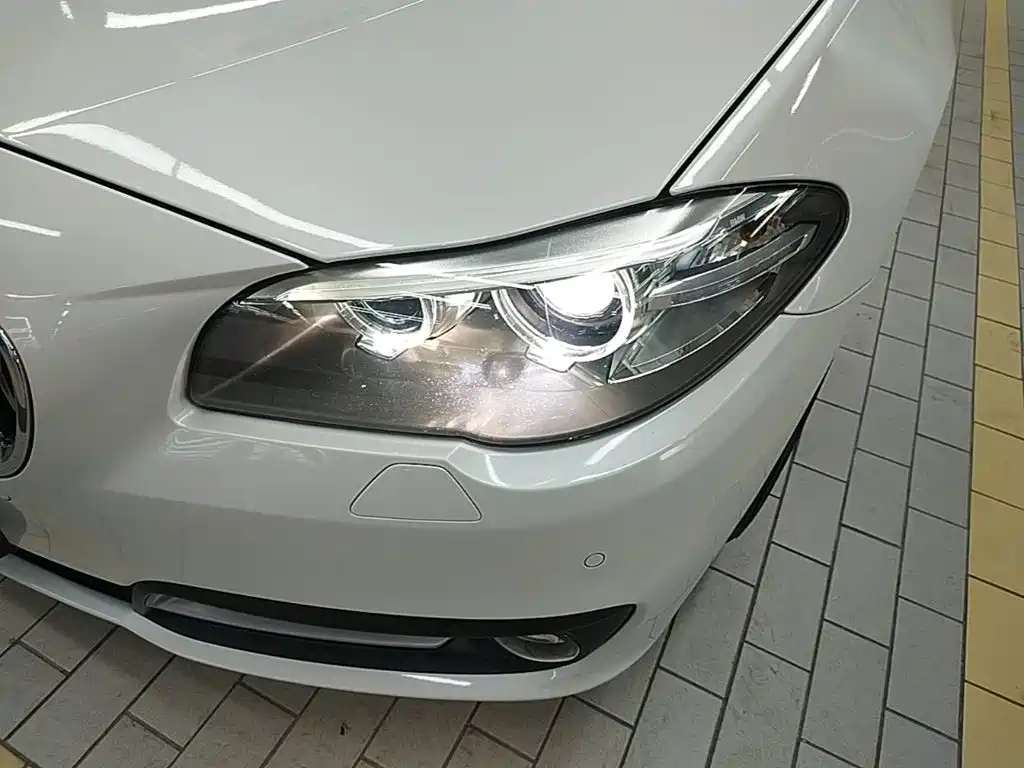 BMW 5 Series 2015 — фото 24