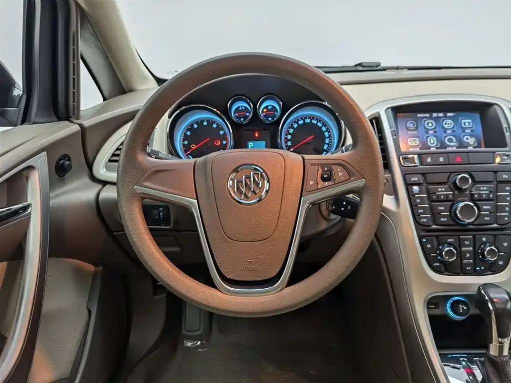 Buick Excelle 2014 — фото 11